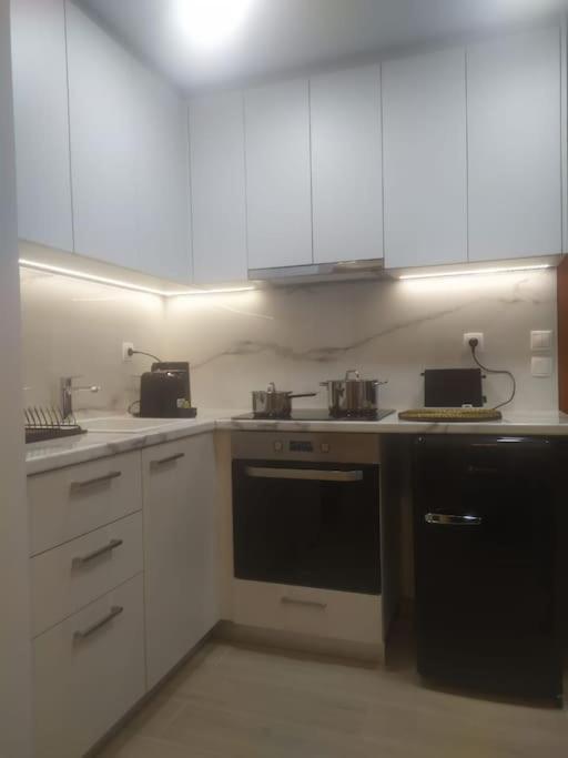 Studio Apartment With All Amenities In Kolonaki Атина Екстериор снимка