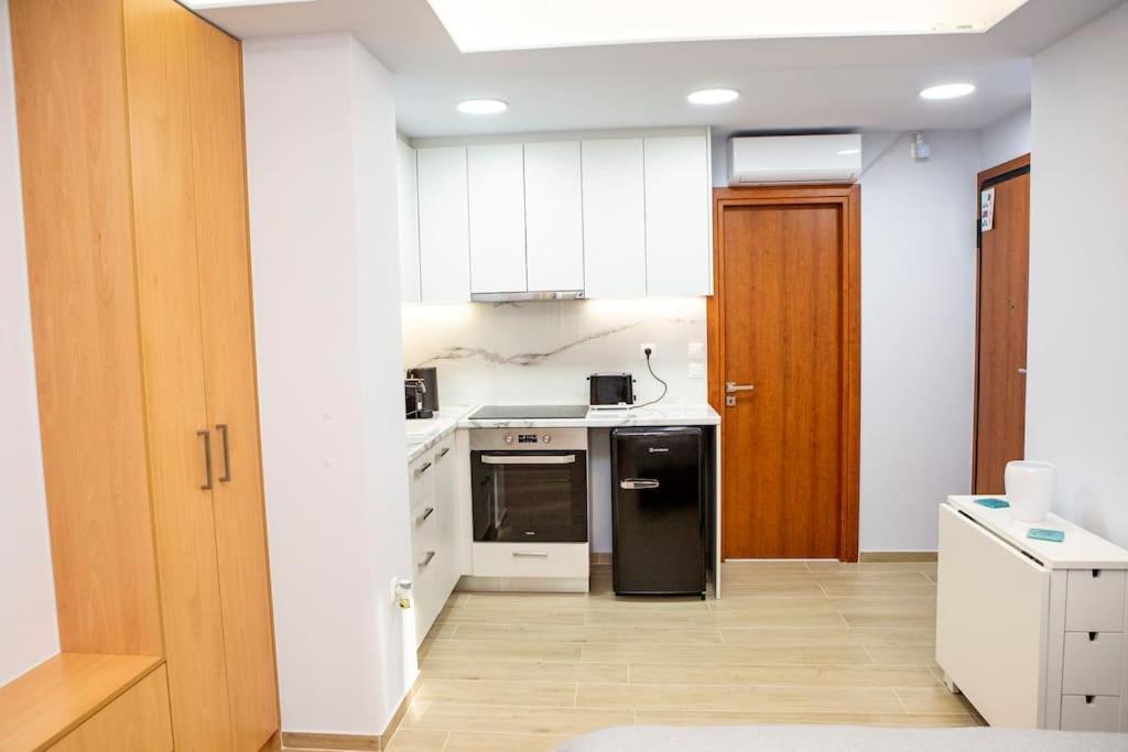 Studio Apartment With All Amenities In Kolonaki Атина Екстериор снимка