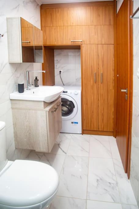 Studio Apartment With All Amenities In Kolonaki Атина Екстериор снимка