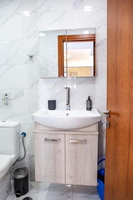 Studio Apartment With All Amenities In Kolonaki Атина Екстериор снимка
