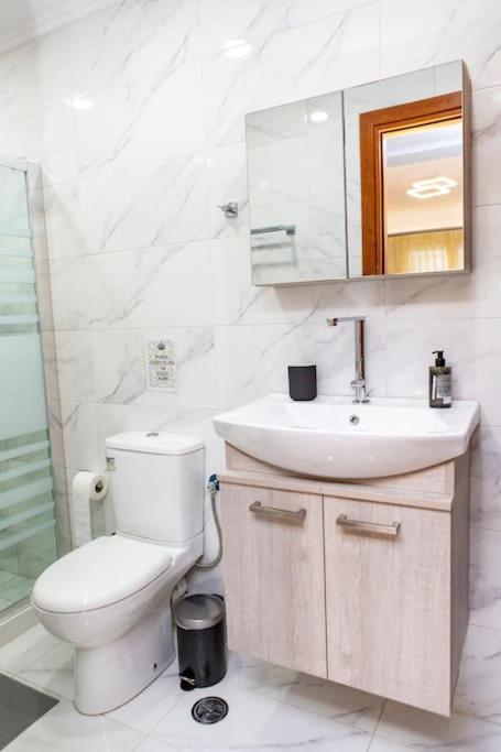 Studio Apartment With All Amenities In Kolonaki Атина Екстериор снимка
